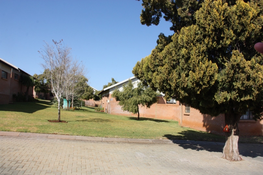 2 Bedroom Property for Sale in Langenhovenpark Free State